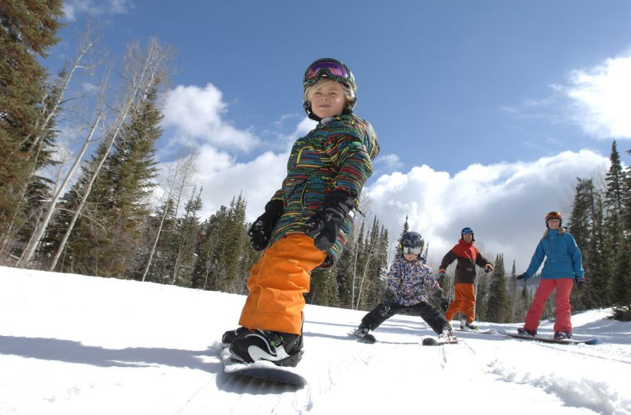 Kids skiing